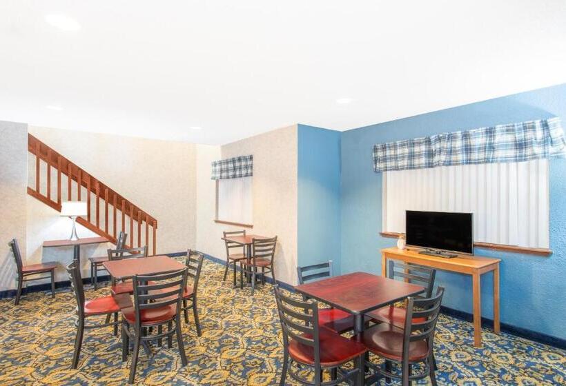 בית מלון כפרי Super 8 By Wyndham Webster/rochester