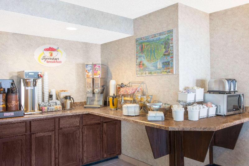 בית מלון כפרי Super 8 By Wyndham Webster/rochester