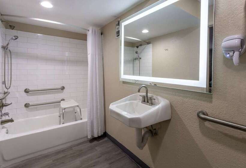 호텔 Super 8 By Wyndham Williamsburg/historic Area