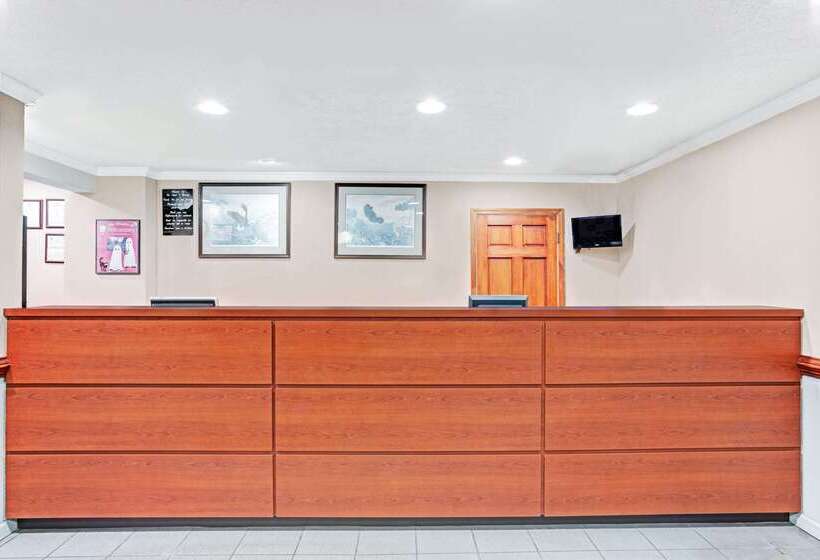 호텔 Super 8 By Wyndham Williamsburg/historic Area