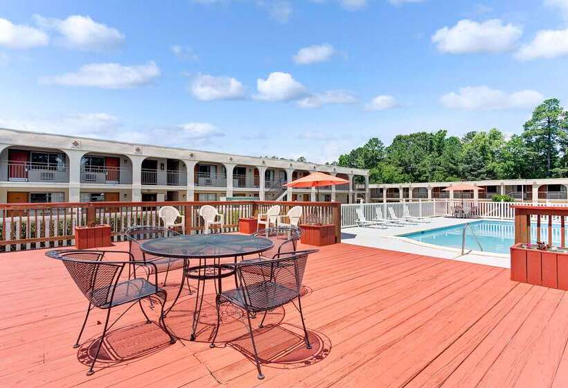 호텔 Super 8 By Wyndham Williamsburg/historic Area