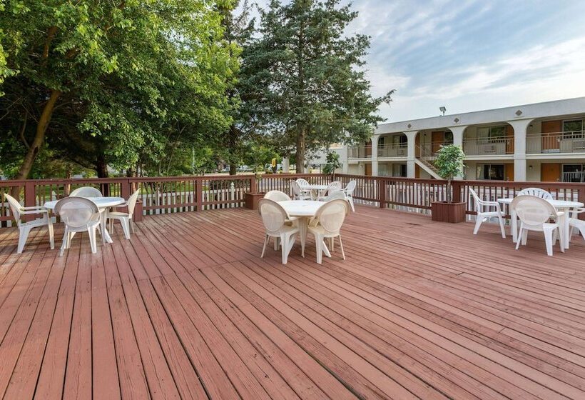 호텔 Super 8 By Wyndham Williamsburg/historic Area