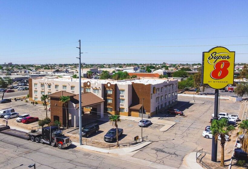 فندق Super 8 By Wyndham Yuma