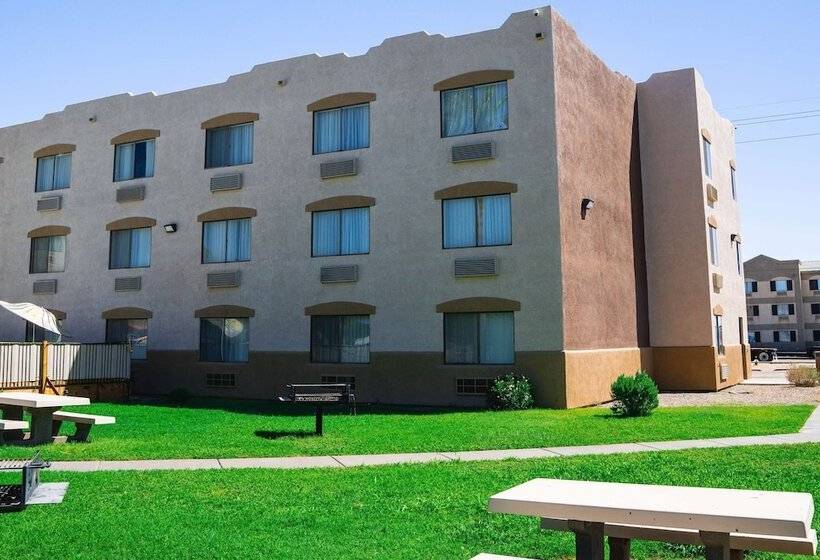 فندق Super 8 By Wyndham Yuma