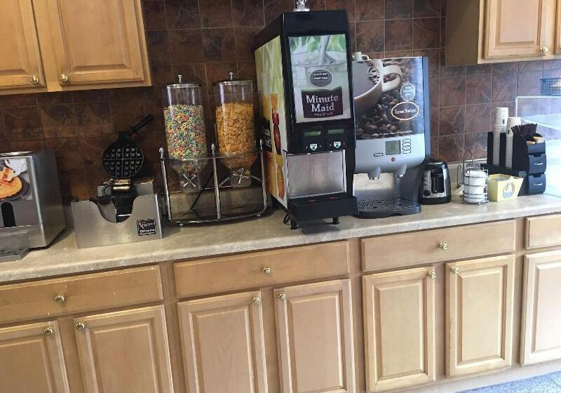 فندق Travelodge By Wyndham Bay Shore Long Island