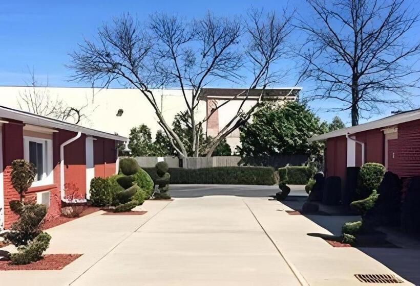 فندق Travelodge By Wyndham Bay Shore Long Island