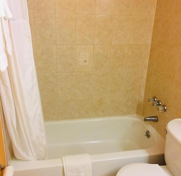 فندق Travelodge By Wyndham Bay Shore Long Island