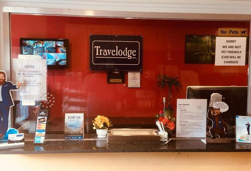 فندق Travelodge By Wyndham Bay Shore Long Island