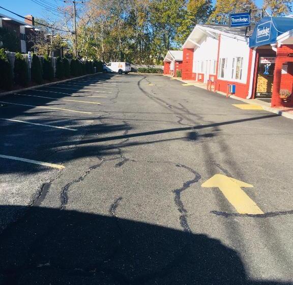 فندق Travelodge By Wyndham Bay Shore Long Island