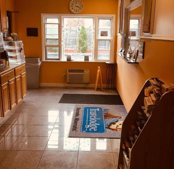 فندق Travelodge By Wyndham Bay Shore Long Island