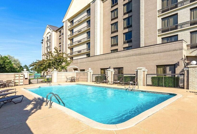 Отель Wyndham Garden Kansas City Airport