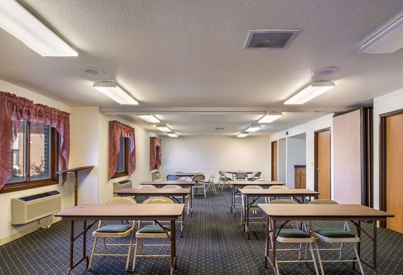 Motel 6 Saukville, Wi