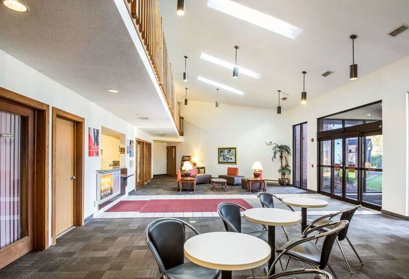 Motel 6 Saukville, Wi