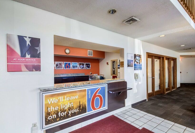 Motel 6 Saukville, Wi