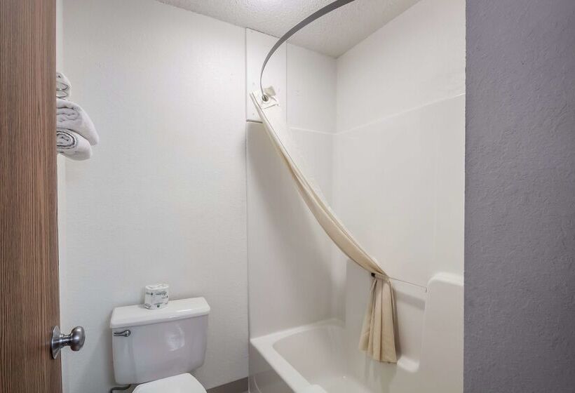 Motel 6 Saukville, Wi