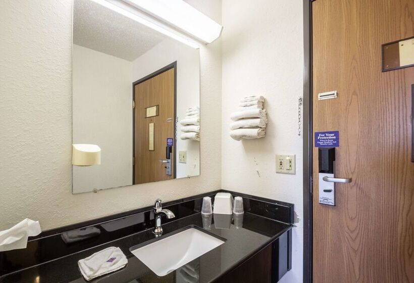 Motel 6 Saukville, Wi