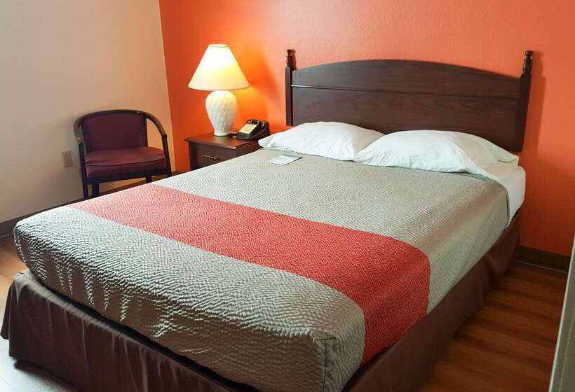 Motel 6 Saukville, Wi