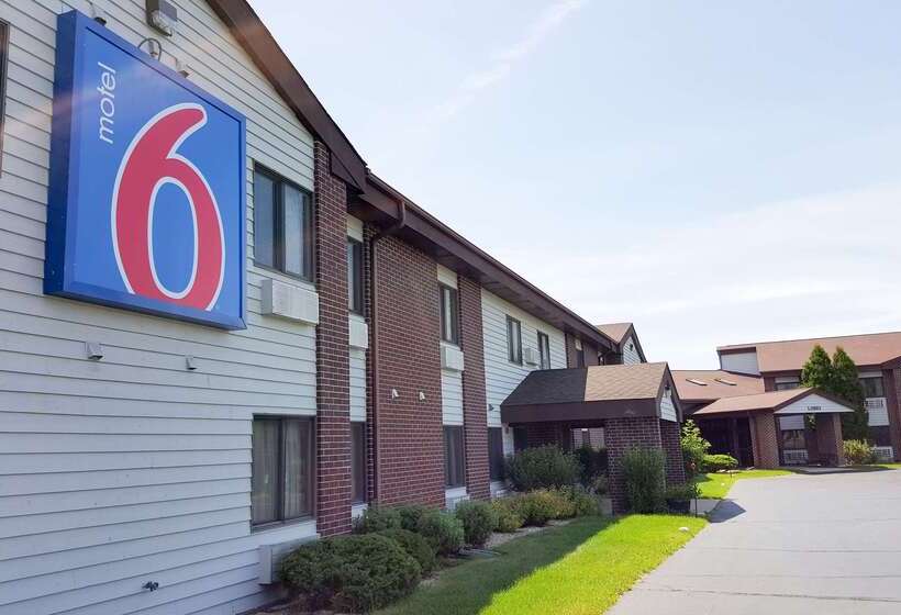 Motel 6 Saukville, Wi