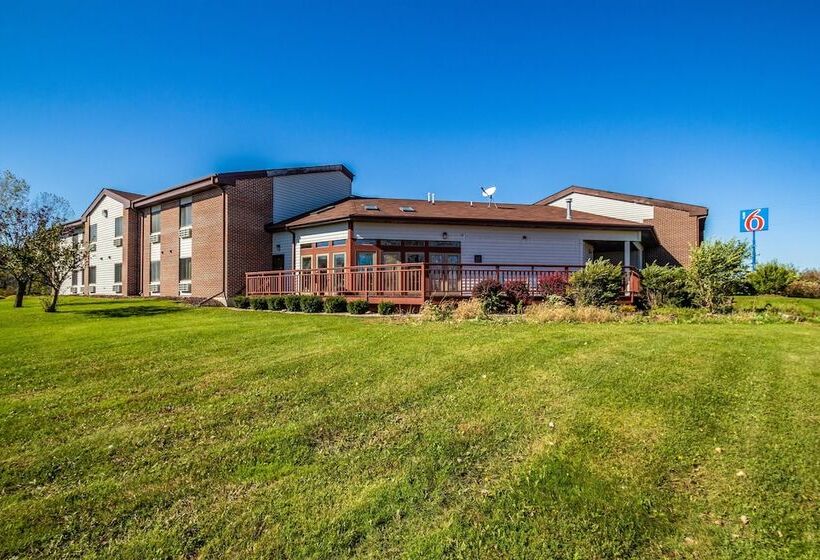 Motel 6 Saukville, Wi