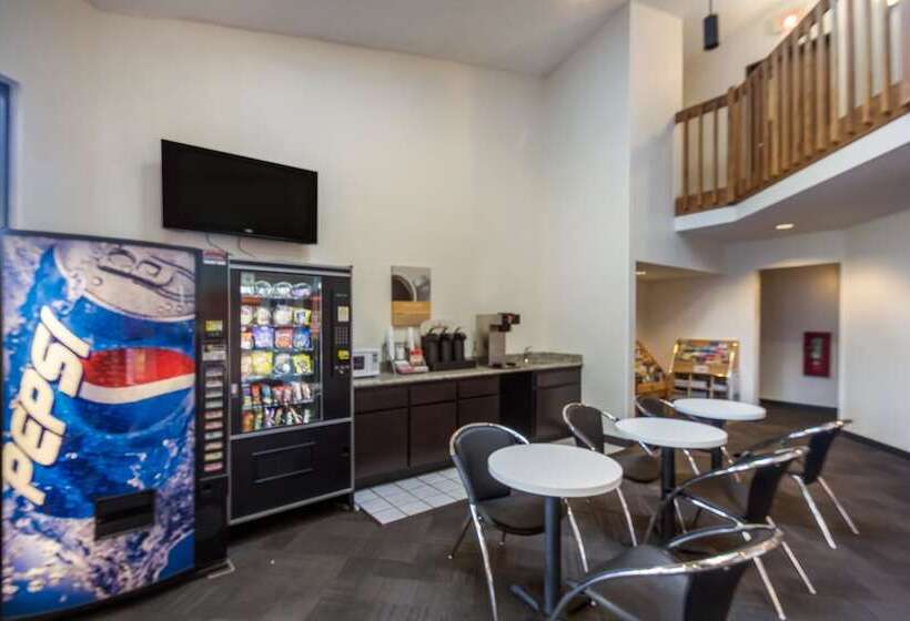 Motel 6 Saukville, Wi