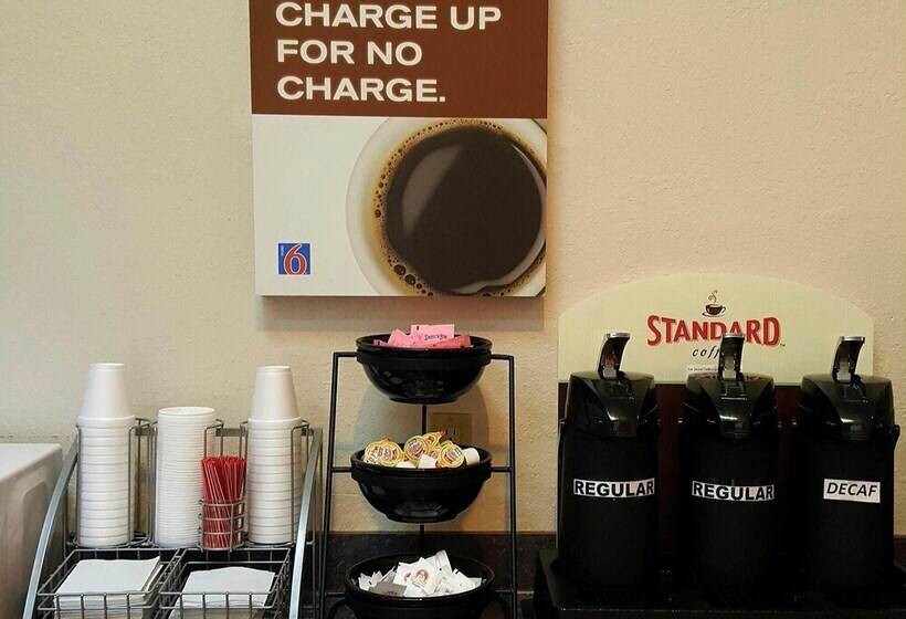 Motel 6 Saukville, Wi