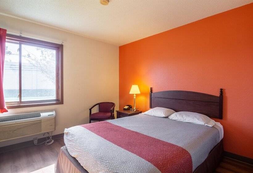 Motel 6 Saukville, Wi