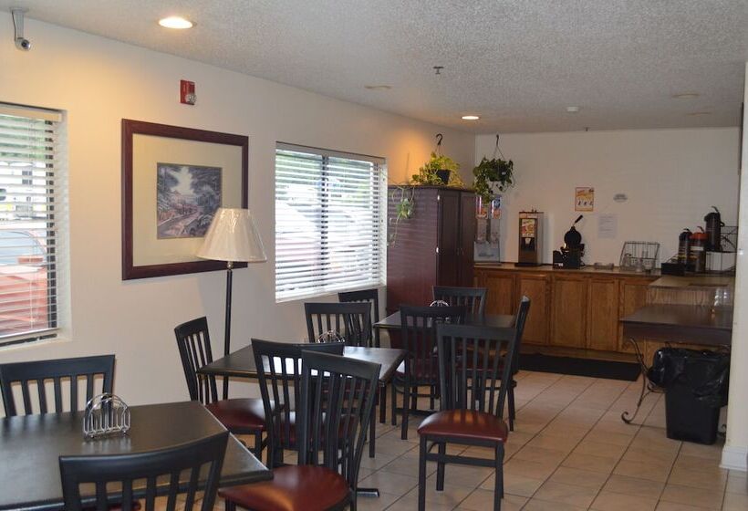 فندق على الطريق American Elite Inn