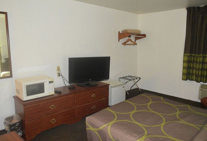 فندق على الطريق American Elite Inn