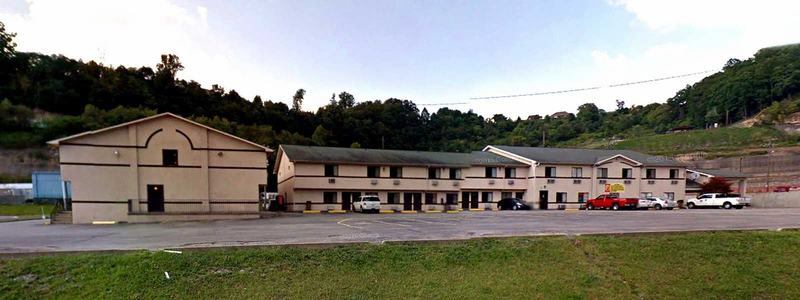 فندق على الطريق American Elite Inn