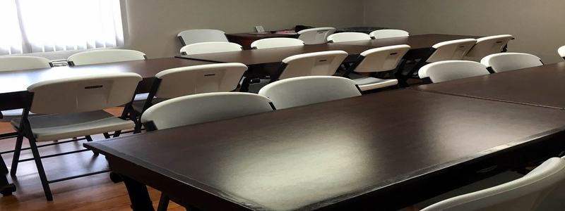 فندق على الطريق American Elite Inn