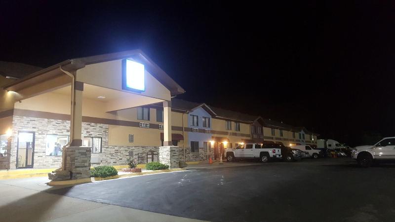 فندق على الطريق Americas Best Value Inn & Suites Harrisonville