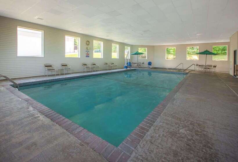 מוטל Americinn By Wyndham Petoskey