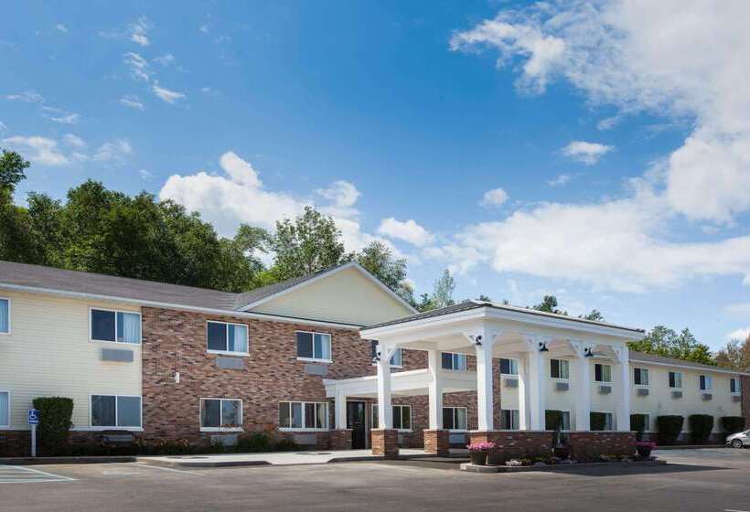 فندق على الطريق Americinn By Wyndham Petoskey