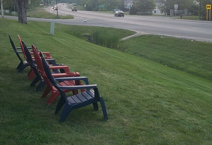 فندق على الطريق Americinn By Wyndham Petoskey