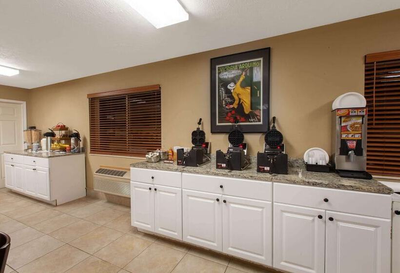 מוטל Americinn By Wyndham Petoskey