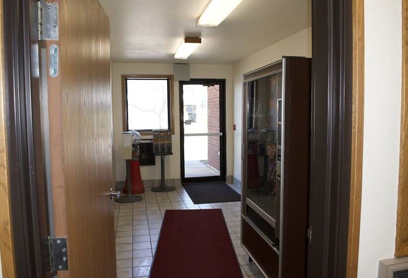 فندق على الطريق Amerivu Inn & Suites