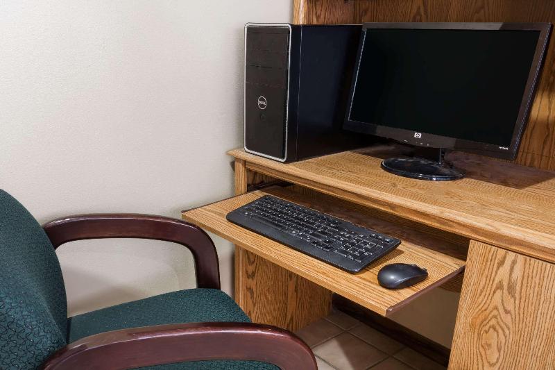 فندق على الطريق Americinn By Wyndham Columbus Wisconsin