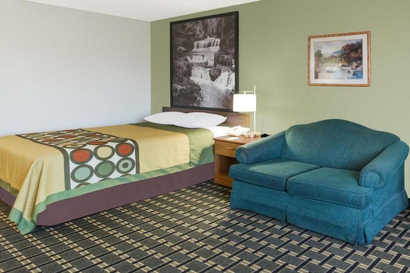 فندق على الطريق Americinn By Wyndham Columbus Wisconsin