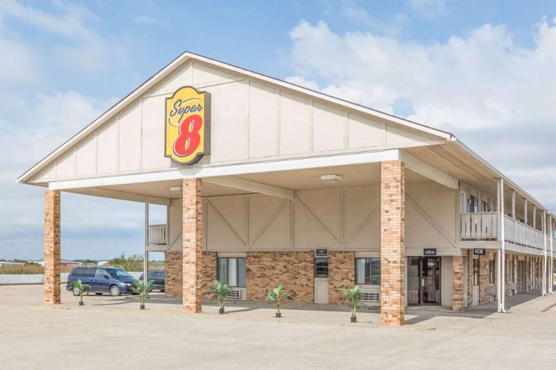 فندق على الطريق Budgetel Inn & Suites