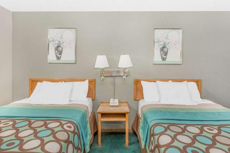 فندق على الطريق Budgetel Inn & Suites