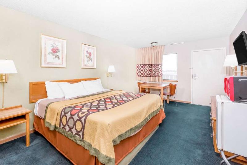 فندق على الطريق Budgetel Inn & Suites