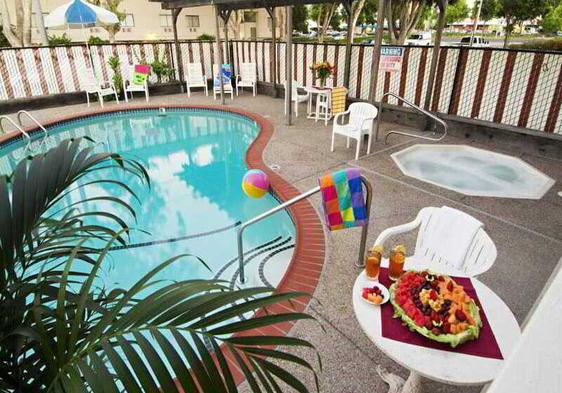 فندق على الطريق Cherry Orchard Inn