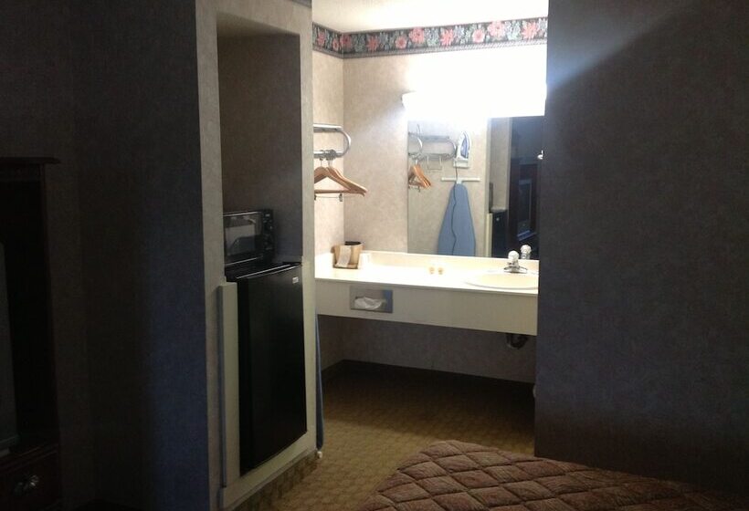 فندق على الطريق Colonial Inn & Suites /airport/graceland