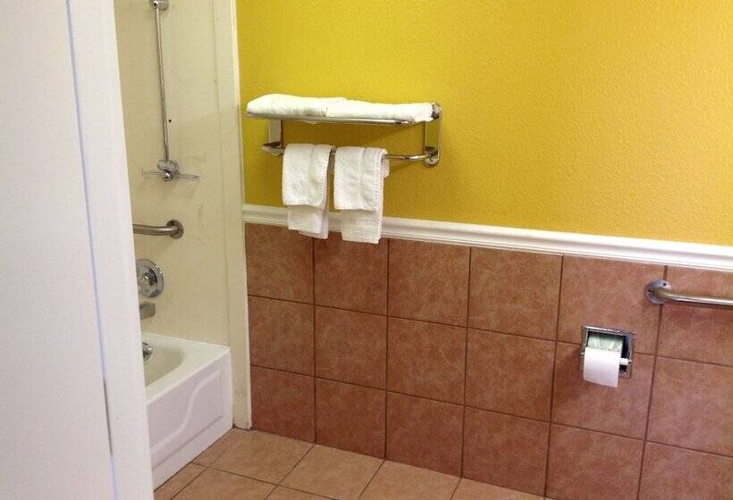 فندق على الطريق Colonial Inn & Suites /airport/graceland