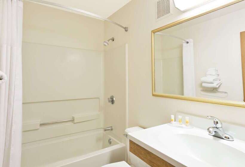 Мотель Days Inn By Wyndham Brunswick Bath Area