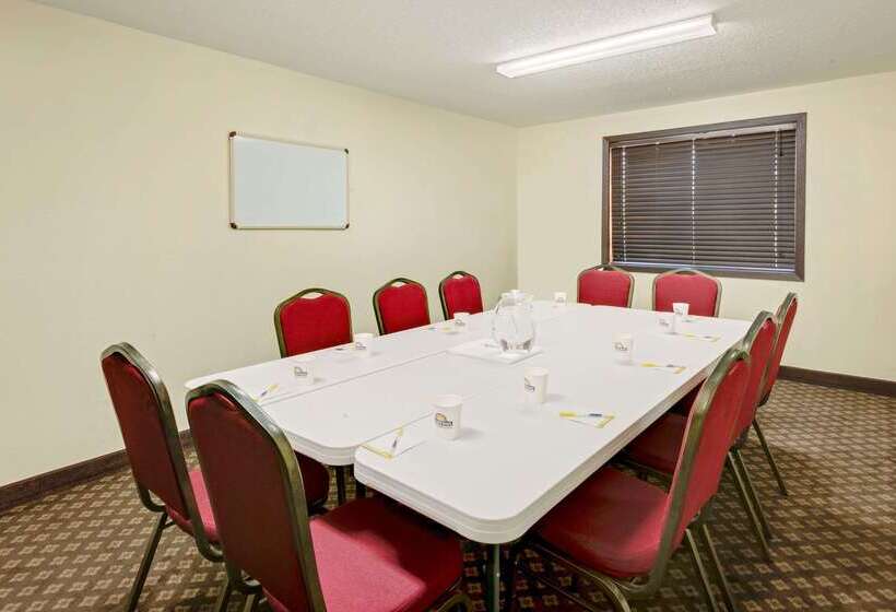 فندق على الطريق Days Inn By Wyndham Fort Dodge