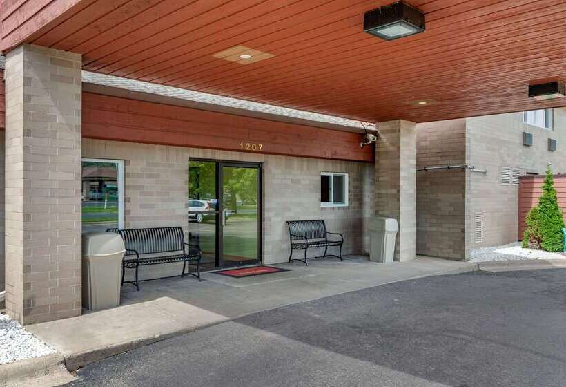 فندق على الطريق Coratel Inn & Suites By Jasper River Falls