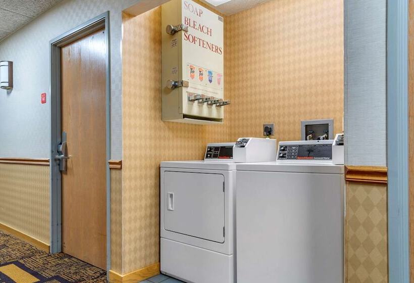 فندق على الطريق Coratel Inn & Suites By Jasper River Falls