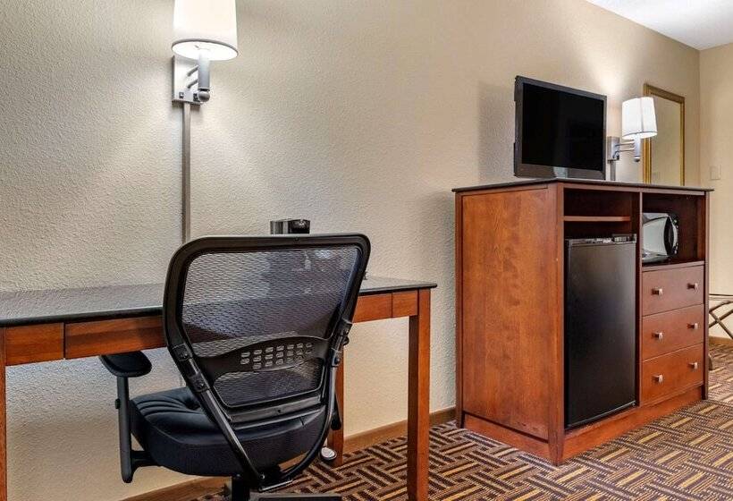 فندق على الطريق Coratel Inn & Suites By Jasper River Falls