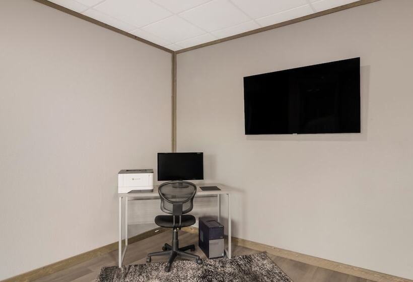 فندق على الطريق Econo Lodge Scottsbluff